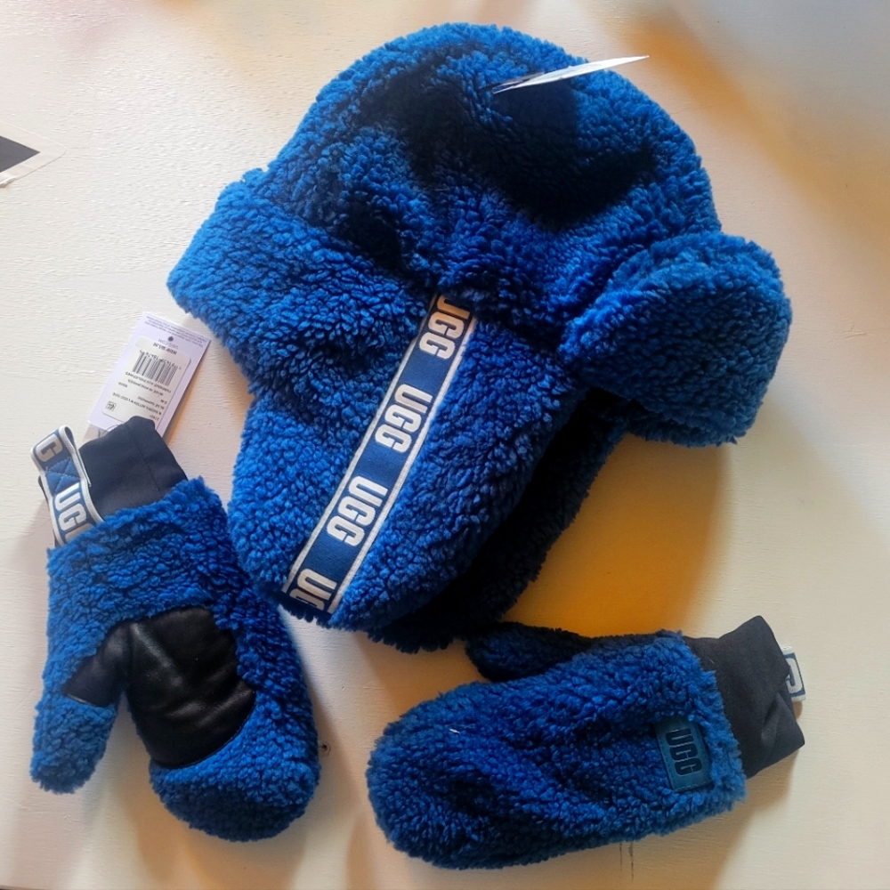 UGG hat and mittens/gloves